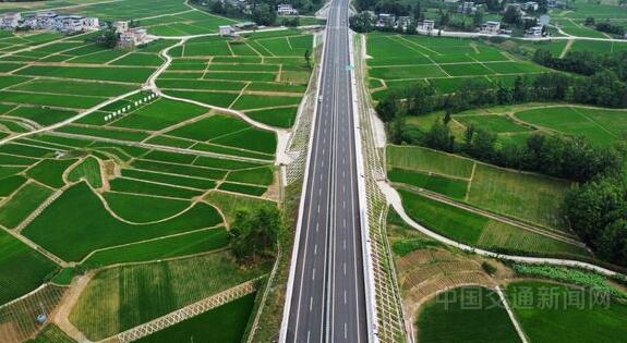 四川开江至重庆梁平高速公路全线通车